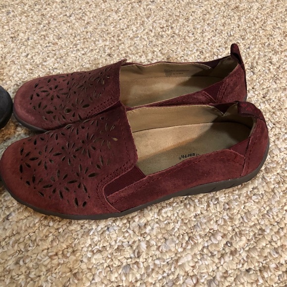 Earth Origins Leather Upper Suede Cutouts - Picture 2 of 7